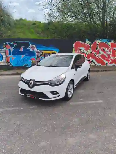 Renault Clio 2018 - 10950 EUR, 117726 km - AUTO.MOTO.pt - 117726km - foto 22 de 23