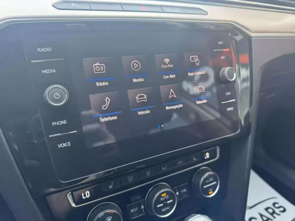 Volkswagen Passat Variant 2019 - 16900 EUR, 258985 km - AUTO.MOTO.pt - 258985km - foto 13 de 27