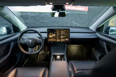 Tesla Model Y 2023 - 37900 EUR, 45000 km - AUTO.MOTO.pt - 45000km - foto 8 de 18