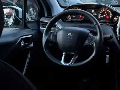 Peugeot 2008 2019 - 13250 EUR, 90000 km - AUTO.MOTO.pt - 90000km - foto 6 de 16