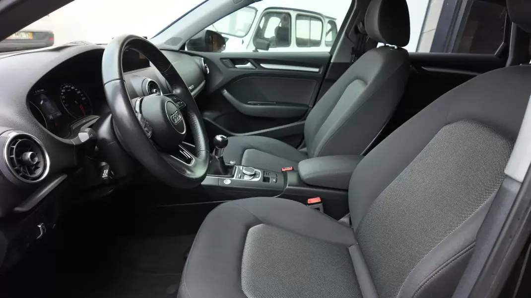 Audi A3 Limousine 2017 - 20500 EUR, 61500 km - AUTO.MOTO.pt - 61500km - foto 8 de 21