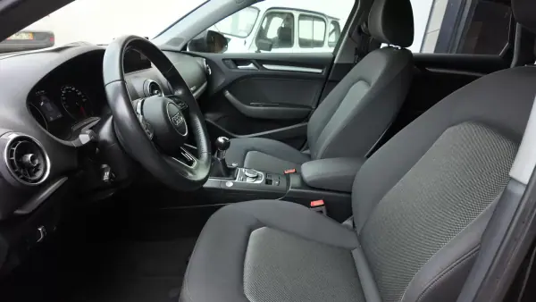 Audi A3 Limousine 2017 - 20500 EUR, 61500 km - AUTO.MOTO.pt - 61500km - foto 8 de 21