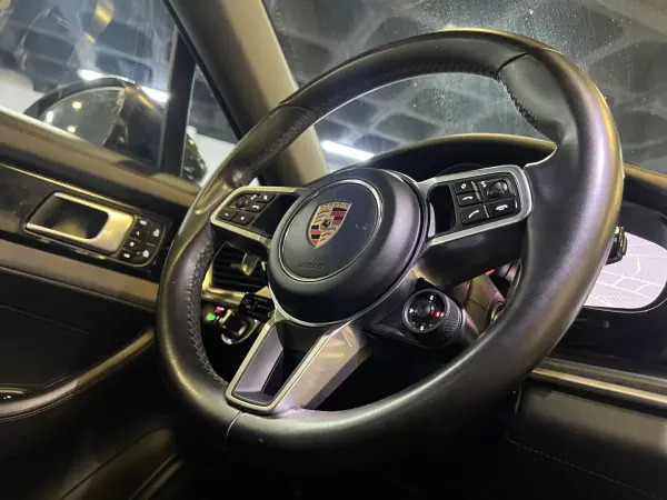 Porsche Panamera Sport Turismo 2020 - 74990 EUR, 120000 km - AUTO.MOTO.pt - 120000km - foto 43 de 56