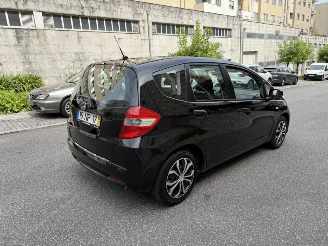 Honda Jazz 2013 - 8950 EUR, 139000 km - AUTO.MOTO.pt - 139000km - foto 4 de 15