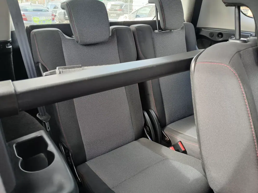 Renault Grand Scénic 2013 - 7600 EUR, 174425 km - AUTO.MOTO.pt - 174425km - foto 18 de 25