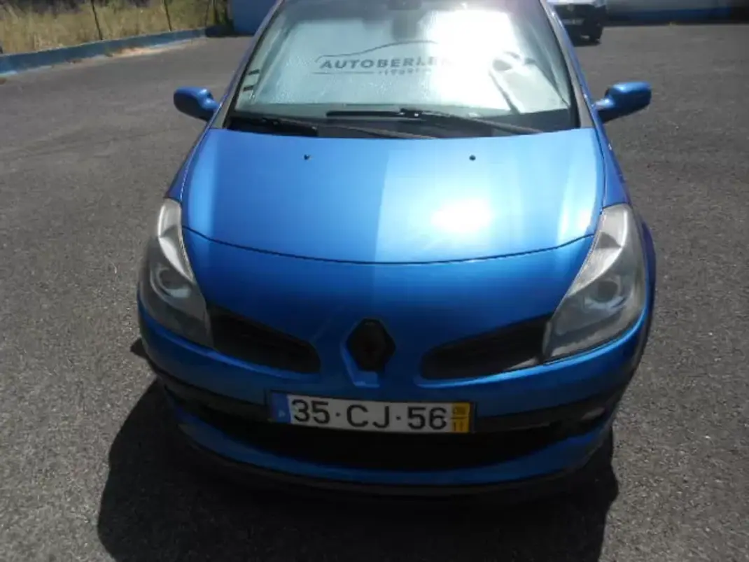 Renault Clio 2006 - 4750 EUR, 265045 km - AUTO.MOTO.pt - 265045km - foto 1 de 12