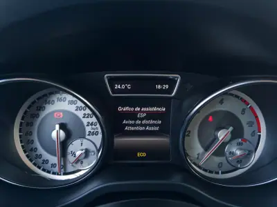 Mercedes-Benz CLA 180 2014 - 16990 EUR, 145000 km - AUTO.MOTO.pt - 145000km - foto 17 de 32