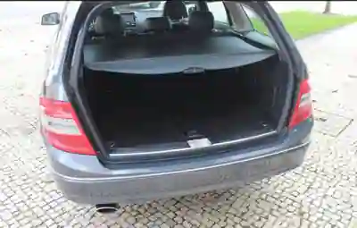 Mercedes-Benz C 220 2009 - 7949 EUR, 308000 km - AUTO.MOTO.pt - 308000km - foto 6 de 8