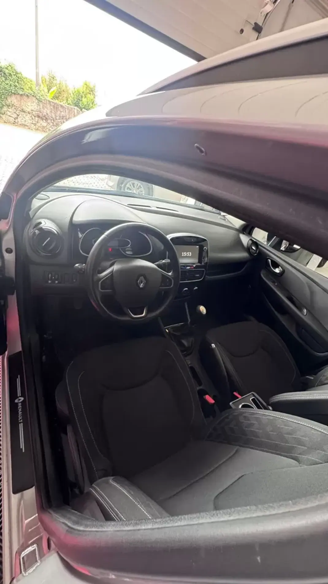 Renault Clio Sport Tourer 2019 - 9900 EUR, 178000 km - AUTO.MOTO.pt - 178000km - foto 10 de 12