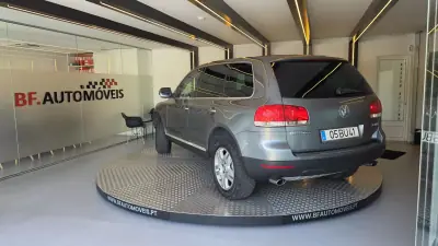 Volkswagen Touareg 2006 - 13900 EUR, 262462 km - AUTO.MOTO.pt - 262462km - foto 3 de 60