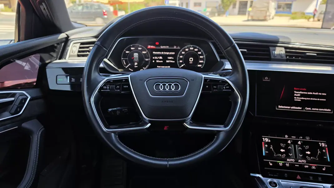 Audi e-tron Sportback 2021 - 43000 EUR, 50774 km - AUTO.MOTO.pt - 50774km - foto 7 de 23