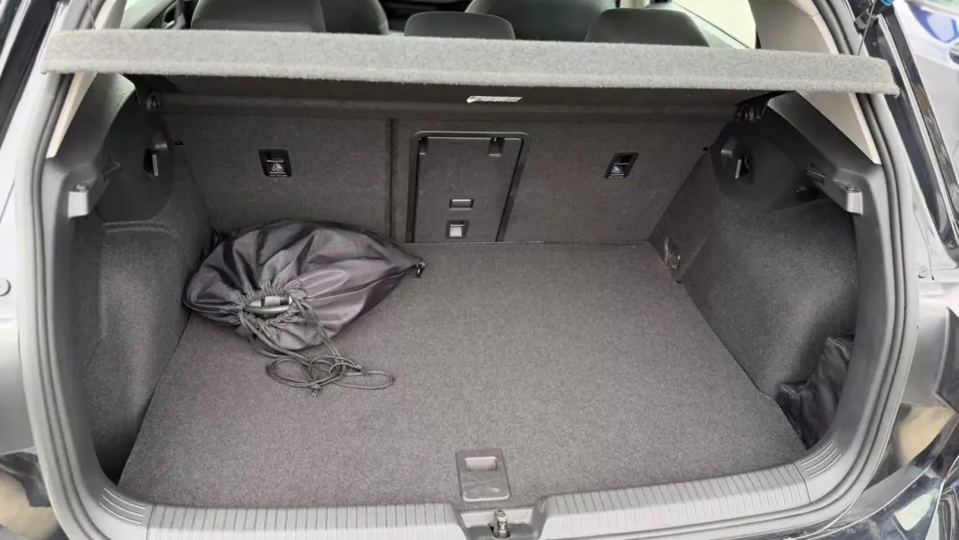 Volkswagen Golf 2021 - 21500 EUR, 96839 km - AUTO.MOTO.pt - 96839km - foto 35 de 38