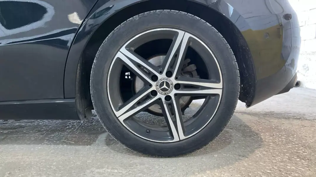 Mercedes-Benz A 180 2018 - 22250 EUR, 126000 km - AUTO.MOTO.pt - 126000km - foto 5 de 5