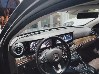 Mercedes-Benz E 220 2017 - 21990 EUR, 249791 km - AUTO.MOTO.pt - 249791km - foto 14 de 23