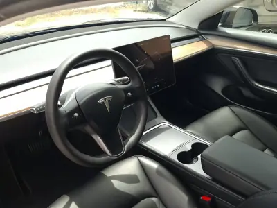 Tesla Model 3 2022 - 32490 EUR, 88297 km - AUTO.MOTO.pt - 88297km - foto 12 de 19