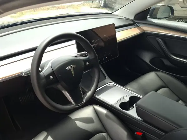Tesla Model 3 2022 - 32490 EUR, 88297 km - AUTO.MOTO.pt - 88297km - foto 12 de 19
