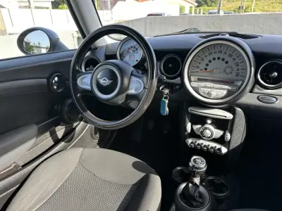 MINI 3 Portas 2010 - 5900 EUR, 200000 km - AUTO.MOTO.pt - 200000km - foto 27 de 51