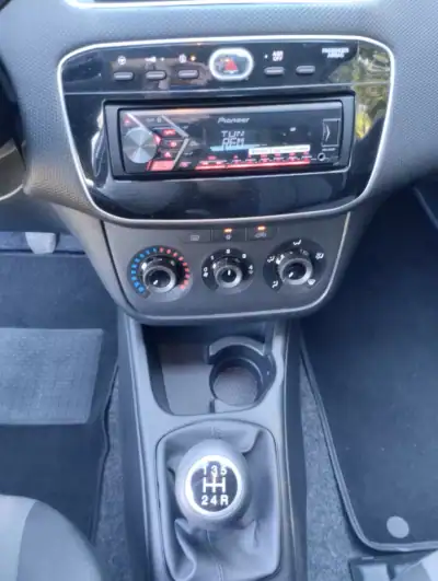 Fiat PUNTO 2019 - 7999 EUR, 180000 km - AUTO.MOTO.pt - 180000km - foto 18 de 27