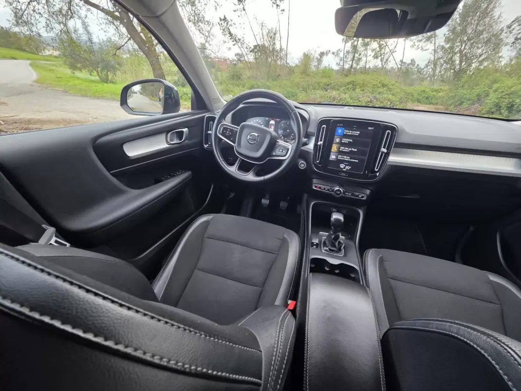 Volvo XC 40 2020 - 24500 EUR, 152300 km - AUTO.MOTO.pt - 152300km - foto 32 de 42
