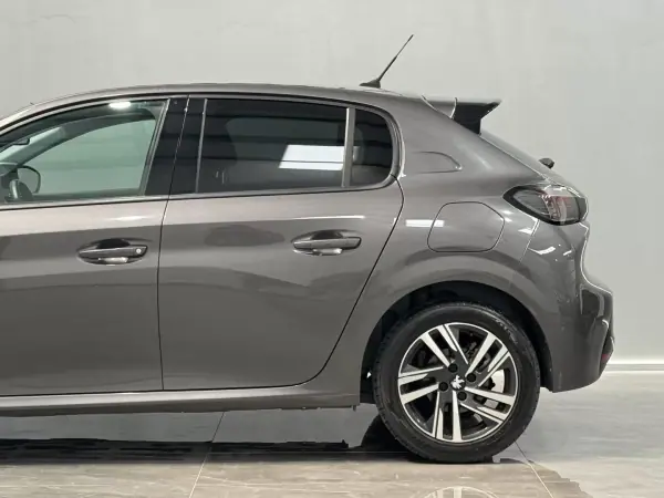 Peugeot 208 2023 - 16490 EUR, 98233 km - AUTO.MOTO.pt - 98233km - foto 11 de 28