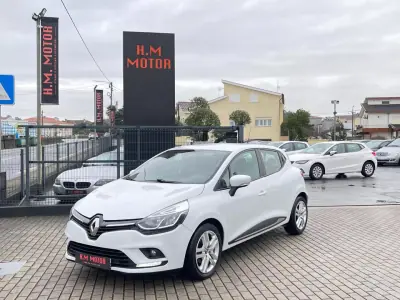 Renault Clio 2017 - 12500 EUR, 142000 km - AUTO.MOTO.pt - 142000km - foto 2 de 10