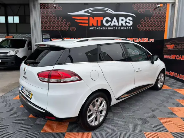 Renault Clio Sport Tourer 2019 - 11900 EUR, 191876 km - AUTO.MOTO.pt - 191876km - foto 2 de 18