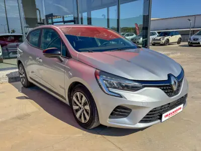 Renault Clio 2023 - 13490 EUR, 84035 km - foto 3 de 6