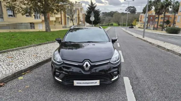 Renault Clio Sport Tourer 2018 - 11890 EUR, 98000 km - AUTO.MOTO.pt - 98000km - foto 11 de 12