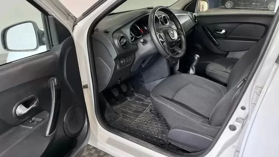 Dacia Logan MCV 2019 - 7650 EUR, 130000 km - AUTO.MOTO.pt - 130000km - foto 10 de 32