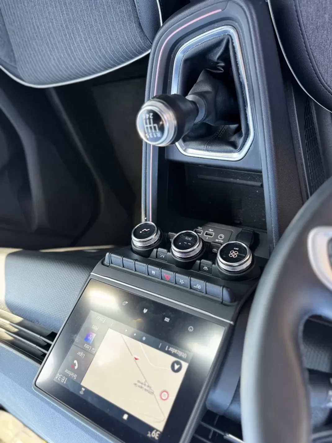 Renault Clio 2021 - 16400 EUR, 88000 km - AUTO.MOTO.pt - 88000km - foto 17 de 20