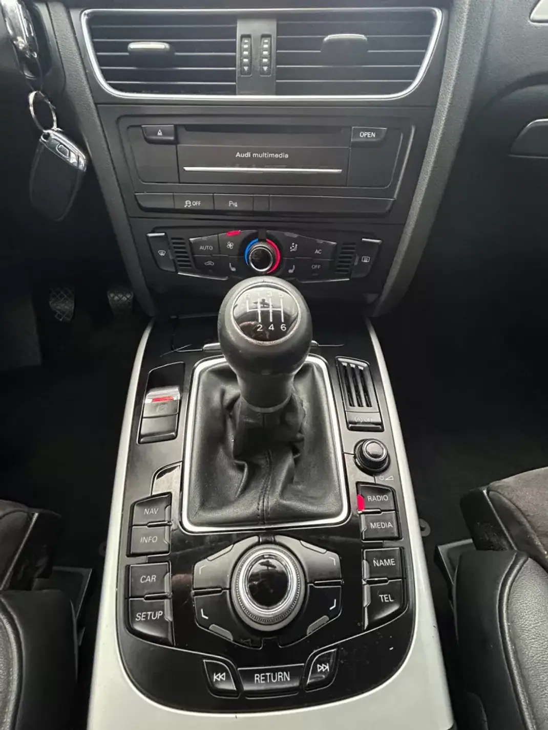 Audi A4 Avant 2011 - 10950 EUR, 315177 km - AUTO.MOTO.pt - 315177km - foto 14 de 21