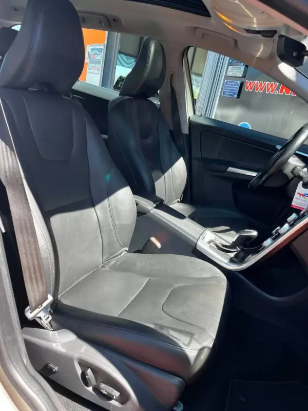 Volvo XC 60 2015 - 17900 EUR, 235971 km - 235971km - foto 17 de 23