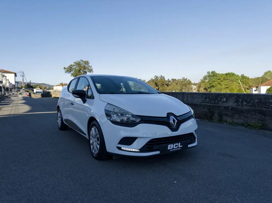 Renault Clio VAN 1.5 Blue DCi AIR NAV 2017 - 8990 EUR, 231000 km - AUTO.MOTO.pt - 231000km - foto 9 de 26