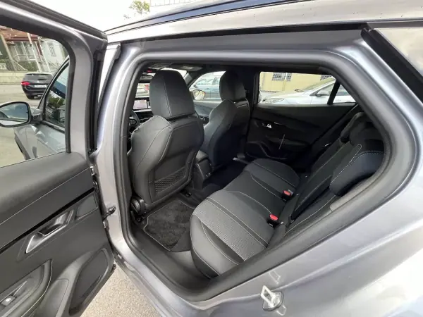 Peugeot e-2008 2025 - 32950 EUR, 80 km - AUTO.MOTO.pt - 80km - foto 45 de 68