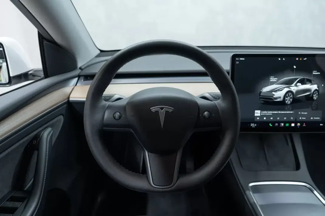 Tesla Model Y 2023 - 35950 EUR, 57000 km - 57000km - foto 20 de 49