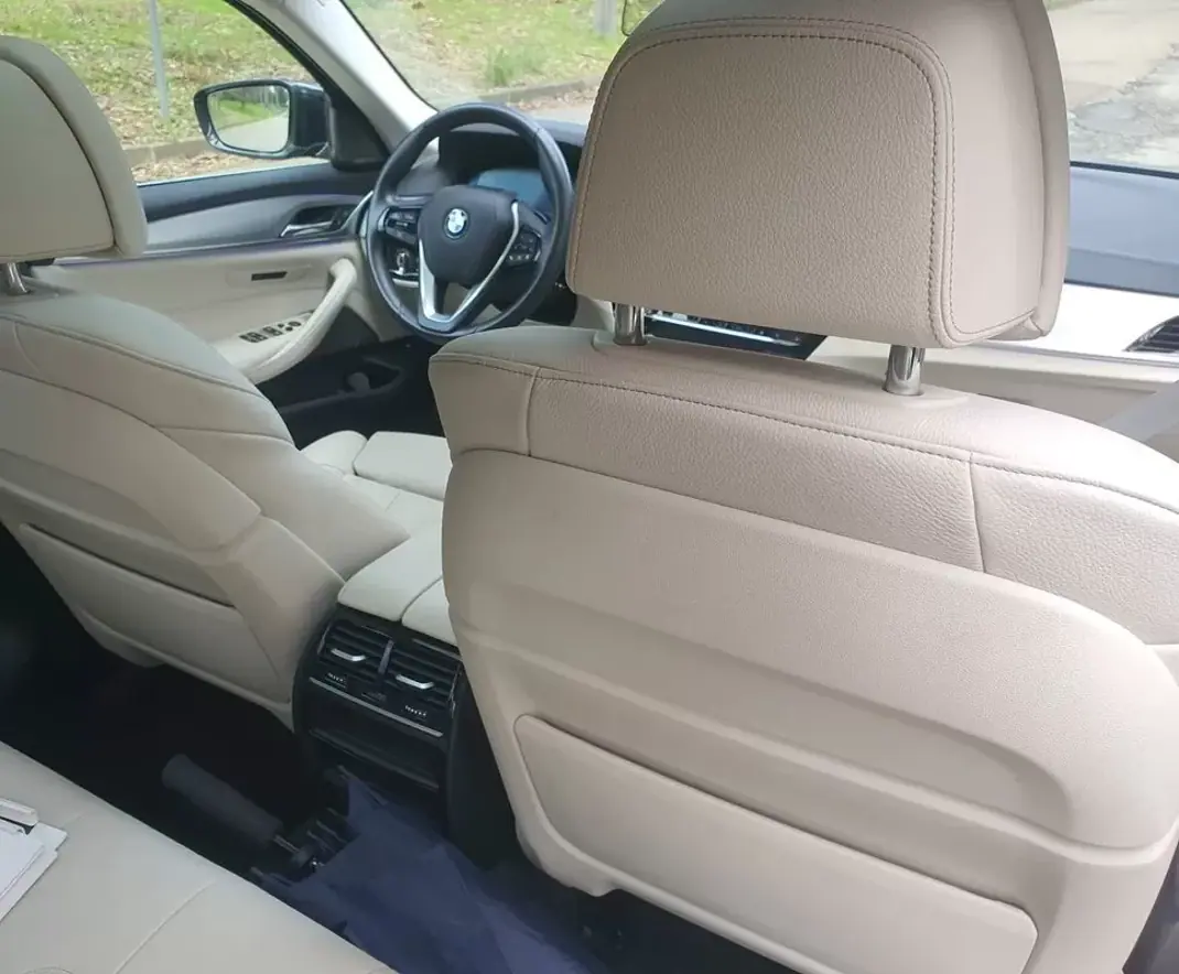 BMW 530e 2019 - 31990 EUR, 7558 km - AUTO.MOTO.pt - 7558km - foto 18 de 27