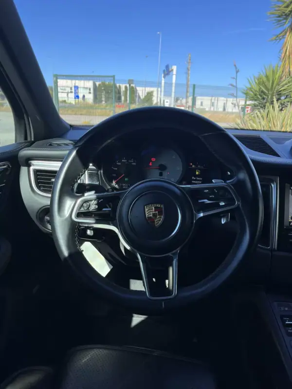 Porsche Macan 2014 - 39000 EUR, 218500 km - AUTO.MOTO.pt - 218500km - foto 32 de 37