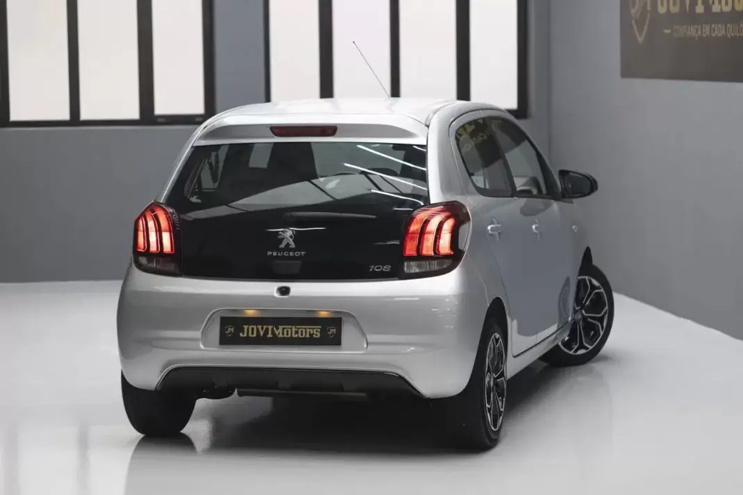 Peugeot 108 2017 - 9500 EUR, 49390 km - AUTO.MOTO.pt - 49390km - foto 36 de 45