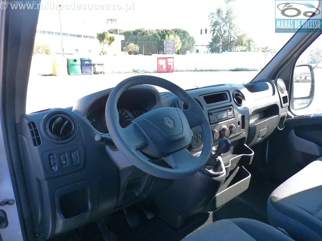 Renault 2017 - 16750 EUR, 185000 km - AUTO.MOTO.pt - 185000km - foto 11 de 21