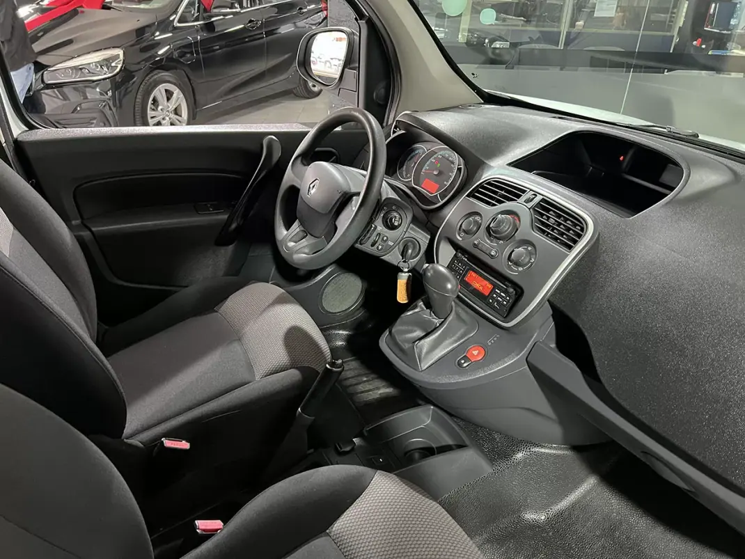 Renault 2021 - 11600 EUR, 110358 km - AUTO.MOTO.pt - 110358km - foto 11 de 20