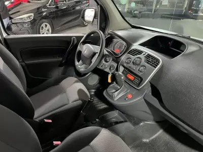 Renault 2021 - 11600 EUR, 110358 km - AUTO.MOTO.pt - 110358km - foto 11 de 20