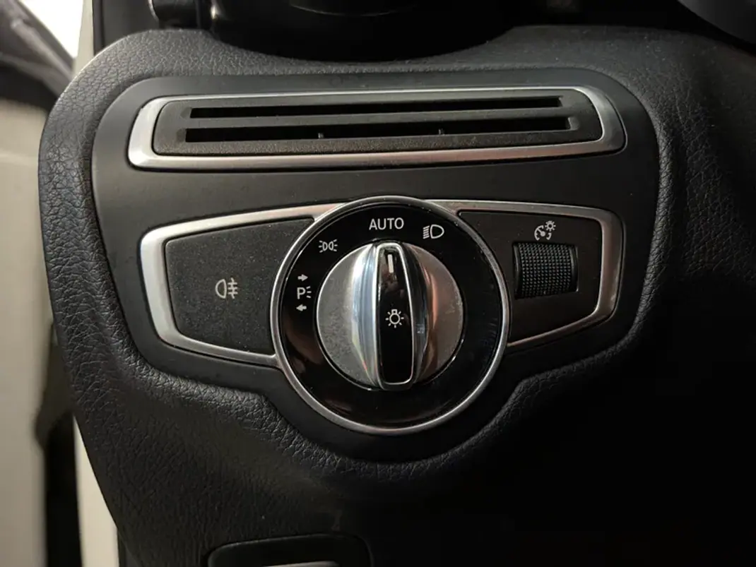 Mercedes-Benz C 220 2015 - 16500 EUR, 266000 km - AUTO.MOTO.pt - 266000km - foto 26 de 29