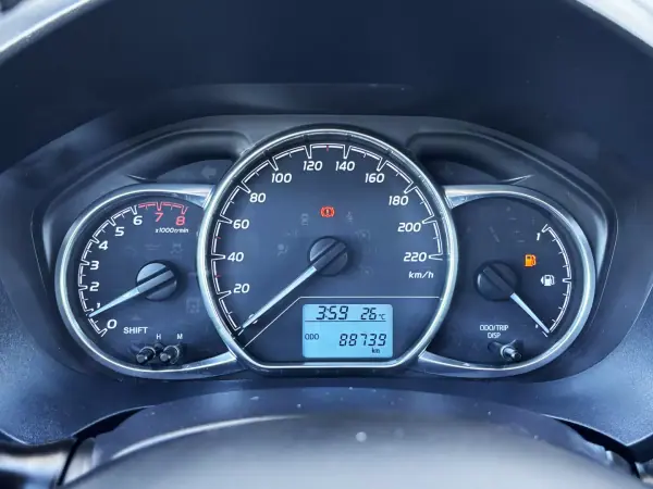 Toyota Yaris 2020 - 12990 EUR, 88000 km - AUTO.MOTO.pt - 88000km - foto 17 de 38