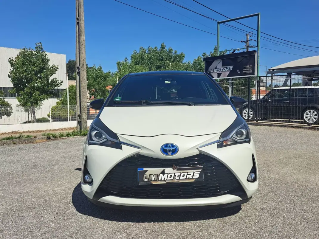 Toyota Yaris 2018 - 16750 EUR, 57032 km - AUTO.MOTO.pt - 57032km - foto 2 de 35