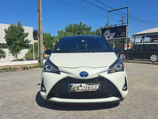 Toyota Yaris 2018 - 16750 EUR, 57032 km - AUTO.MOTO.pt - 57032km - foto 2 de 35