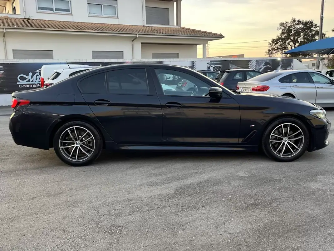BMW 520 2022 - 33950 EUR, 124000 km - AUTO.MOTO.pt - 124000km - foto 4 de 45
