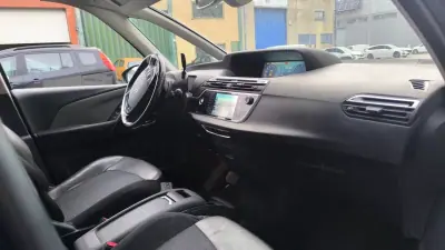 Citroën C4 Grand Picasso 2015 - 10900 EUR, 190000 km - AUTO.MOTO.pt - 190000km - foto 11 de 20