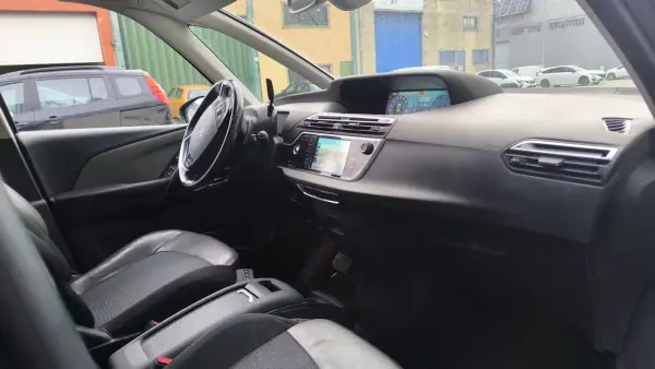 Citroën C4 Grand Picasso 2015 - 10900 EUR, 190000 km - AUTO.MOTO.pt - 190000km - foto 11 de 20