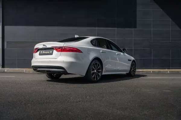 Jaguar XF 2017 - 22990 EUR, 145800 km - AUTO.MOTO.pt - 145800km - foto 26 de 55