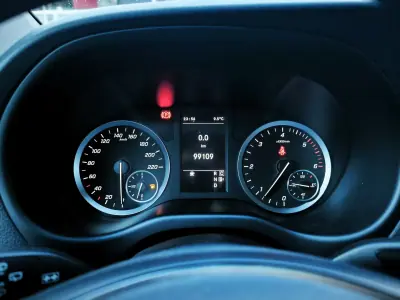 Mercedes-Benz Vito Tourer 2022 - 47950 EUR, 98000 km - AUTO.MOTO.pt - 98000km - foto 11 de 12